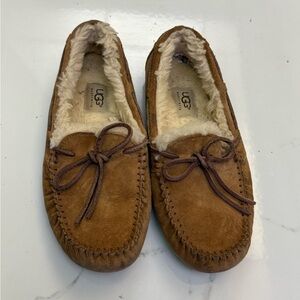 UGG Chestnut Suede Moccasin Slippers Size 7